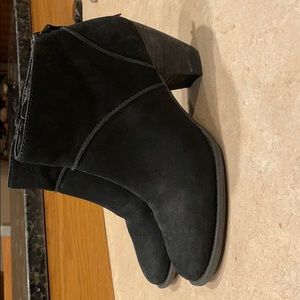 Tesori Black Leather Ankle boots size 7M.